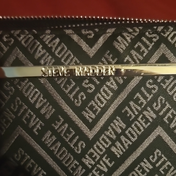 Steve Madden Black and Gray Wristlet - Picture 2 of 5